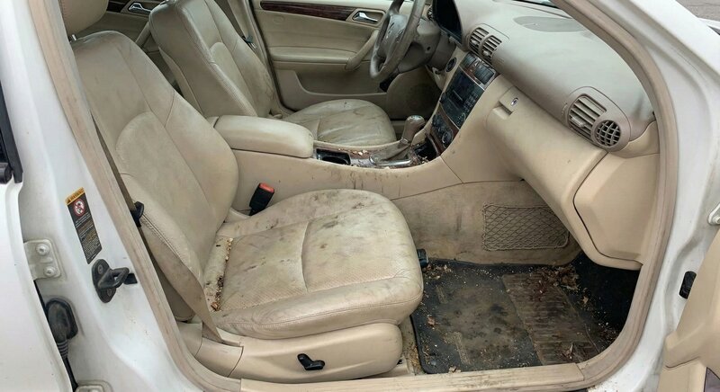 Intérieur Mercedes Classe C avant nettoyage