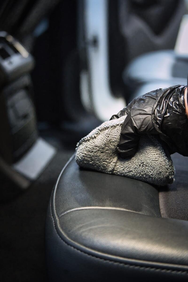 Nettoyage siège cuir avec microfibre professionnelle